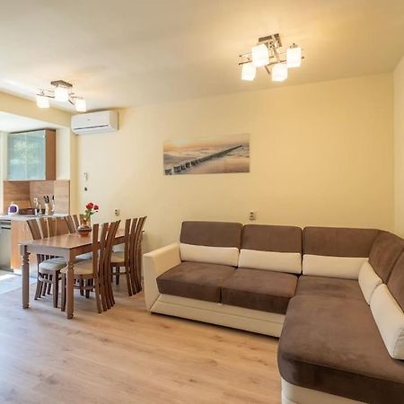 Top Location, Brand New 3 Bdrm Apt & Free Parking Sofia Eksteriør billede