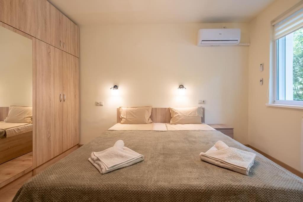 Top Location, Brand New 3 Bdrm Apt & Free Parking Sofia Eksteriør billede
