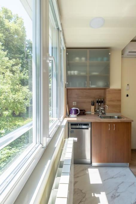 Top Location, Brand New 3 Bdrm Apt & Free Parking Sofia Eksteriør billede