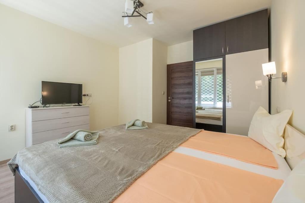 Top Location, Brand New 3 Bdrm Apt & Free Parking Sofia Eksteriør billede