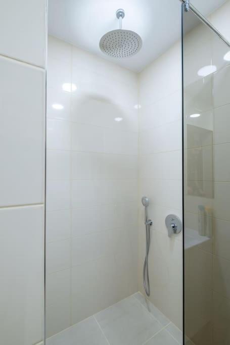 Top Location, Brand New 3 Bdrm Apt & Free Parking Sofia Eksteriør billede
