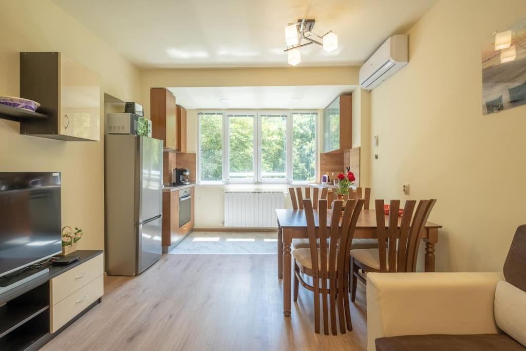 Top Location, Brand New 3 Bdrm Apt & Free Parking Sofia Eksteriør billede