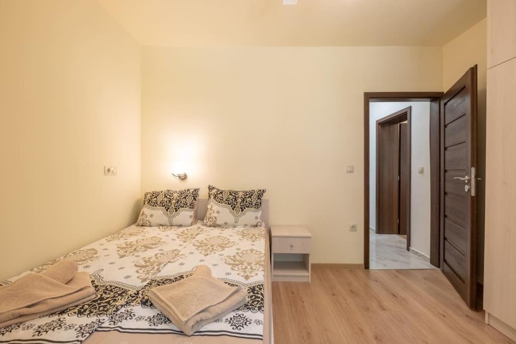 Top Location, Brand New 3 Bdrm Apt & Free Parking Sofia Eksteriør billede