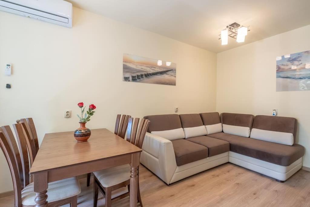 Top Location, Brand New 3 Bdrm Apt & Free Parking Sofia Eksteriør billede