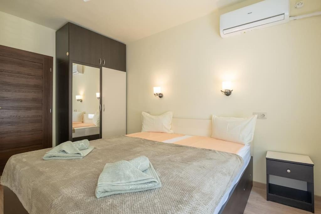 Top Location, Brand New 3 Bdrm Apt & Free Parking Sofia Eksteriør billede