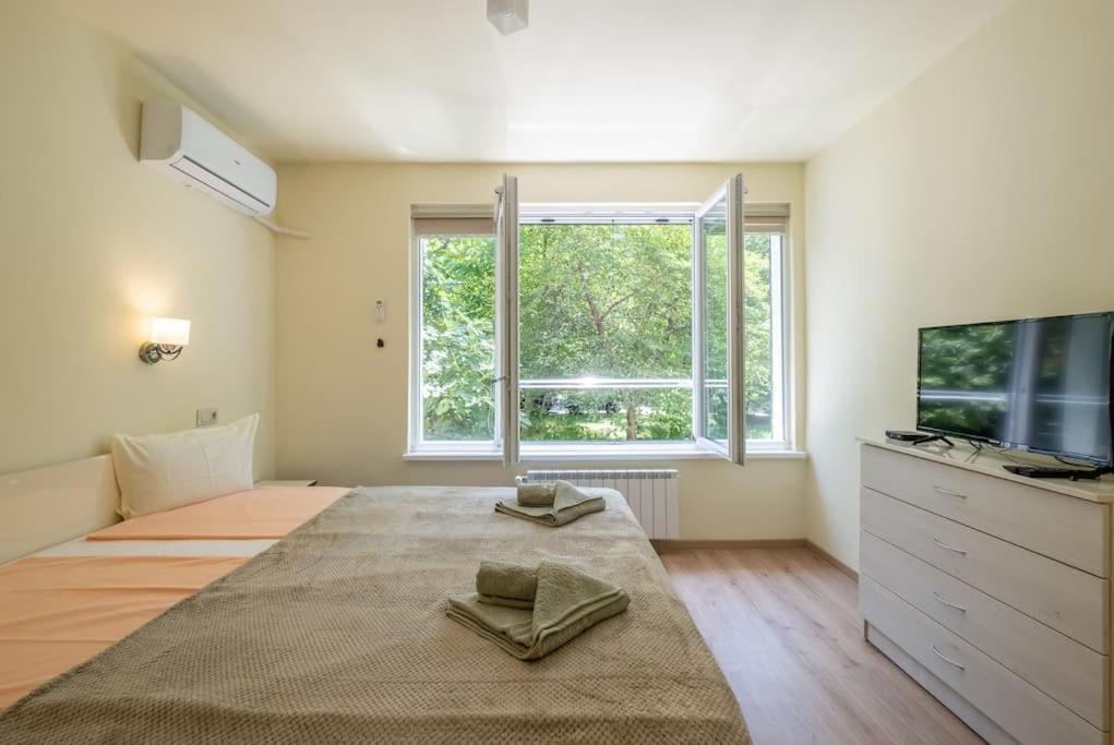 Top Location, Brand New 3 Bdrm Apt & Free Parking Sofia Eksteriør billede