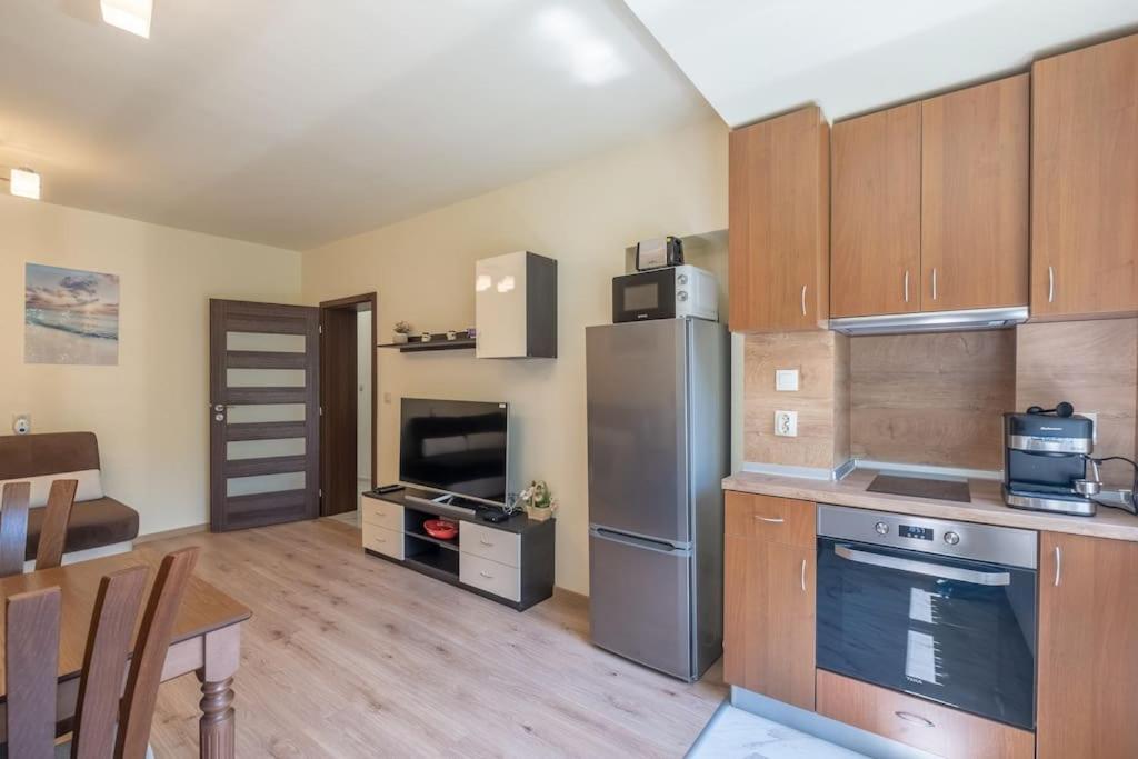 Top Location, Brand New 3 Bdrm Apt & Free Parking Sofia Eksteriør billede