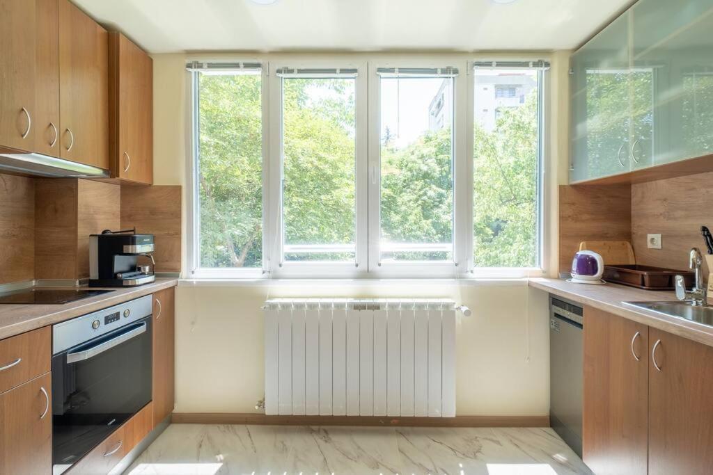 Top Location, Brand New 3 Bdrm Apt & Free Parking Sofia Eksteriør billede