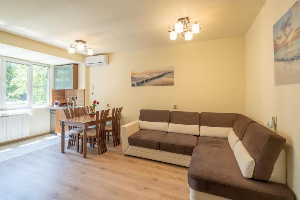 Top Location, Brand New 3 Bdrm Apt & Free Parking Sofia Eksteriør billede